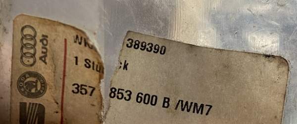Halter Volkswagen Emblem Passat B3 / 357853612A
